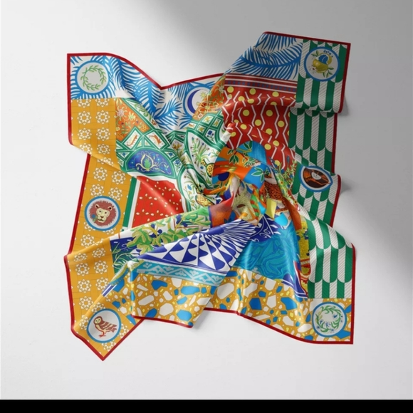 Gorgeous Silk Print Scarf - New in Bag - Picture 3 of 3